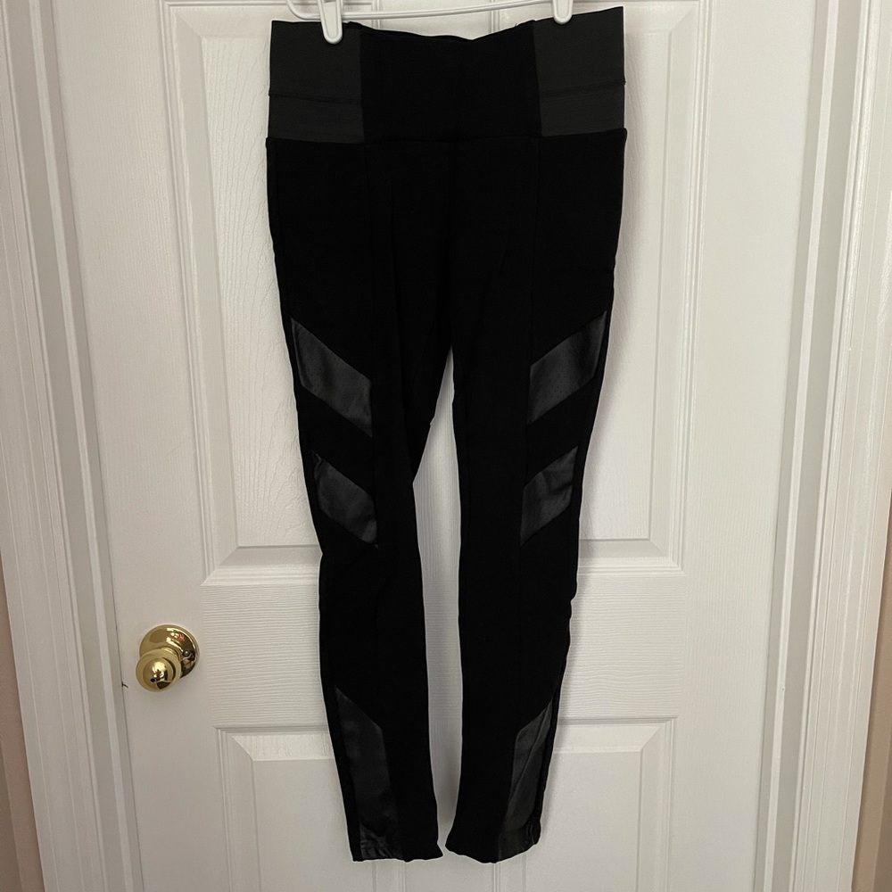 Arden B. black leggings w/leather detail